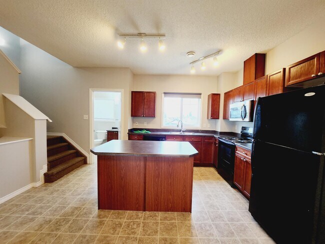 3010-3033 33 Ave NW in Edmonton, AB - Building Photo - Building Photo