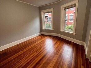 4 Auburn Ct, Unit 2 in Brookline, MA - Building Photo - Building Photo