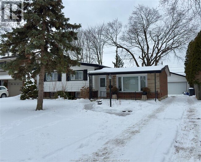 4307 Ashfield Cres in Windsor, ON - Building Photo - Building Photo