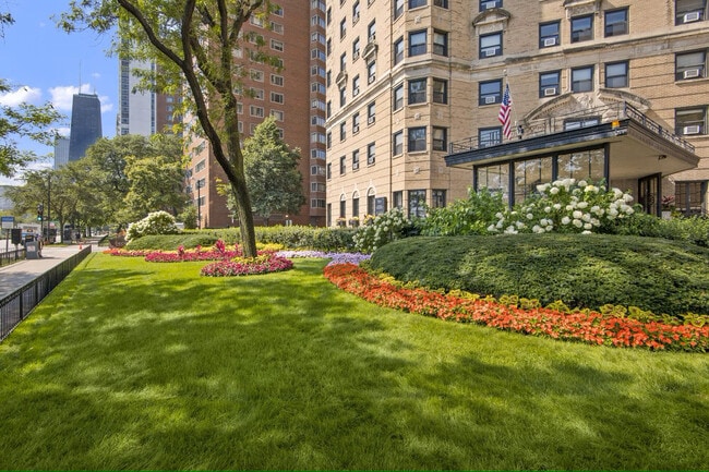 1400 N Lake Shore Dr in Chicago, IL - Building Photo - Building Photo