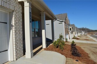 215 Hellen Vly Dr in Braselton, GA - Building Photo - Building Photo