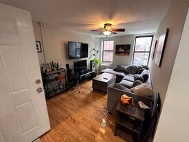 224 Hanover St, Unit 1 in Boston, MA - Building Photo
