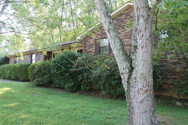 100 Hooper Ct in Oak Ridge, TN - Building Photo - Building Photo