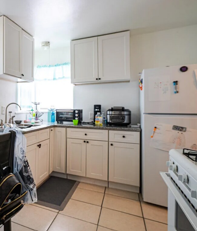 1604 Bell Ave in Corcoran, CA - Building Photo - Building Photo