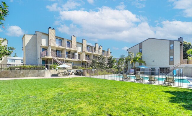 Elan Park Place Carlsbad in Carlsbad, CA - Foto de edificio - Building Photo