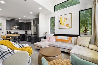 408 W Odell St in Austin, TX - Building Photo - Building Photo