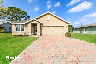 2702 SW 9th Pl in Cape Coral, FL - Building Photo