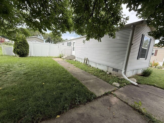 1930 Patrick Henry Cir in Urbana, IL - Building Photo - Building Photo