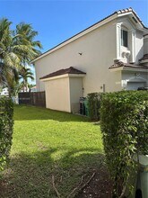 11148 NW 73rd St in Doral, FL - Building Photo - Building Photo