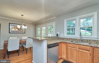 218 Ellsworth St in Alexandria, VA - Foto de edificio - Building Photo