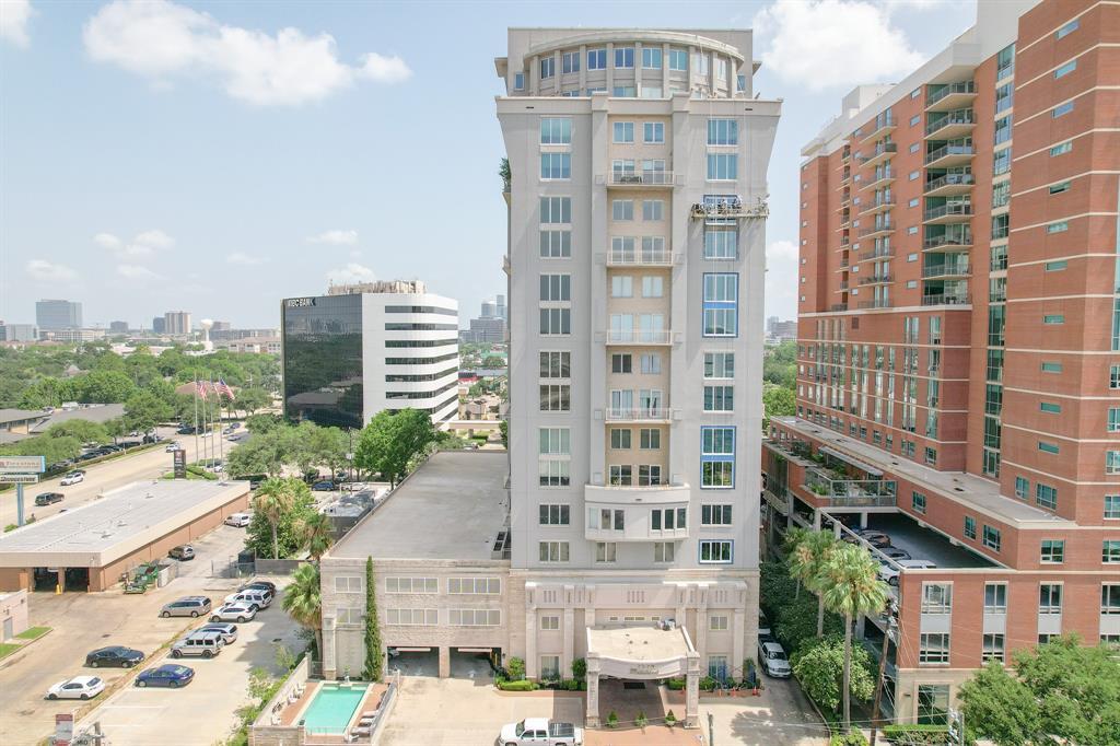 2520 Robinhood St in West University Place, TX - Building Photo