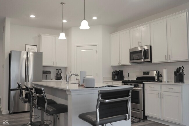 313 Cape May Dr in Westfield, IN - Building Photo - Building Photo