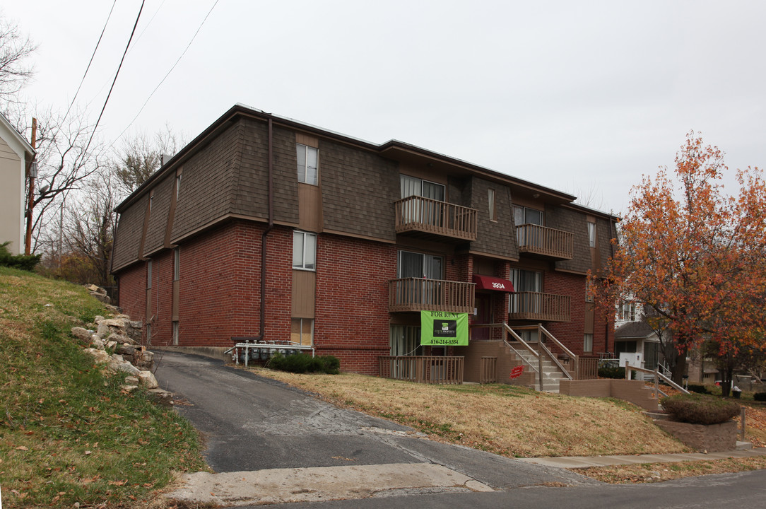 Castle Row in Kansas City, KS - Building Photo