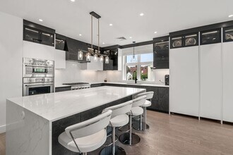 69 Walnut St in Brookline, MA - Building Photo - Building Photo