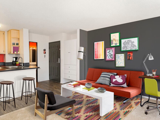 AVA Pacific Beach in San Diego, CA - Building Photo - Building Photo