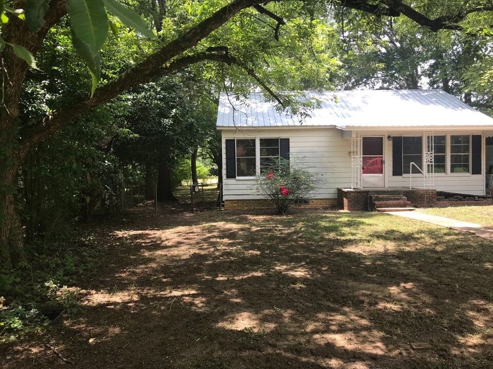 512 Jefferson Pl in Atlanta, TX - Building Photo