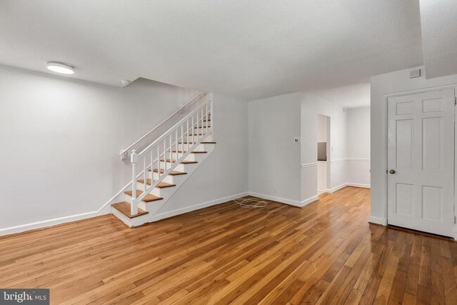 property at 2804 S Abingdon St