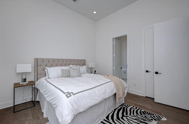 6127 W Montgomery Rd