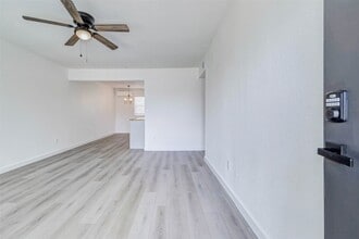 1701 Johanna Dr in Houston, TX - Building Photo - Building Photo