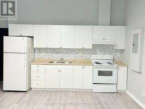 19 Dunlop St W in Barrie, ON - Building Photo - Building Photo