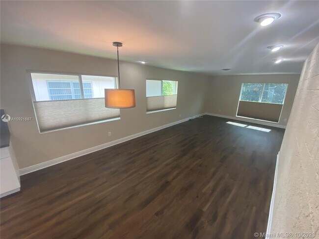 539 Menendez Ave-Unit -537 in Coral Gables, FL - Building Photo - Building Photo
