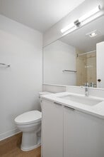 Metro Pointe Burnaby in Burnaby, BC - Building Photo - Building Photo