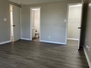 9530 Shannon Green Dr, Unit K in Charlotte, NC - Foto de edificio - Building Photo