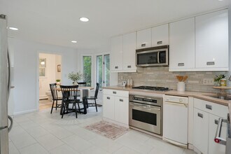 94 Rice St in Wellesley, MA - Building Photo - Building Photo