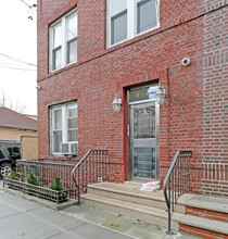 19-24 22nd Dr in Astoria, NY - Foto de edificio - Building Photo