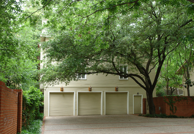 3530 Cedar Springs Rd in Dallas, TX - Building Photo - Building Photo