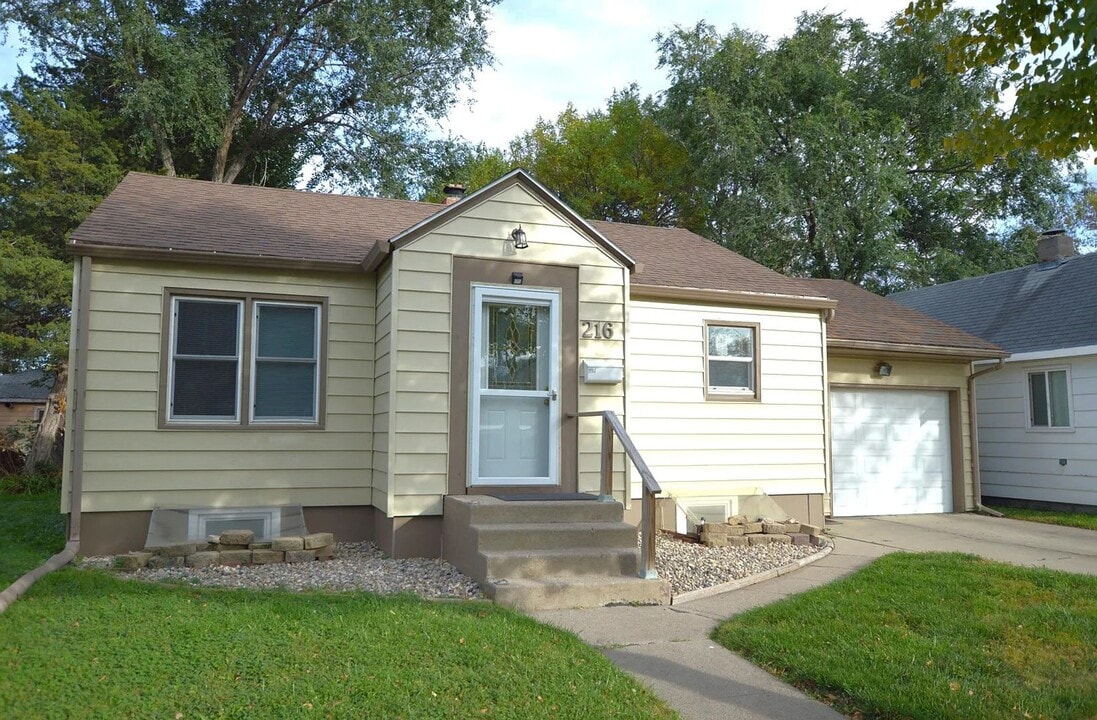 216 Lloyd St N in Aberdeen, SD - Building Photo