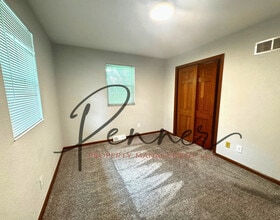 1138 S Glenwood Ave in Independence, MO - Building Photo - Building Photo