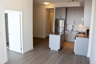 85 Duke St W in Kitchener, ON - Building Photo - Building Photo