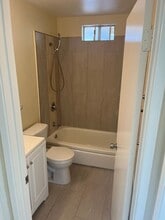 1521 Camden Ct in Santa Rosa, CA - Foto de edificio - Building Photo