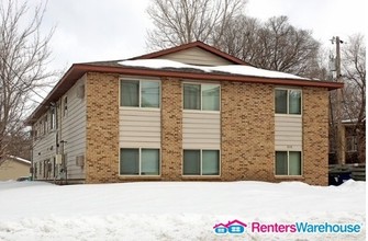 1035 Division St E in St. Cloud, MN - Foto de edificio - Building Photo