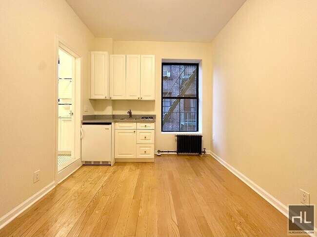 property at 53 W 72nd St