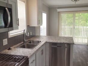 11 Canal Dr in Pontiac, MI - Building Photo - Building Photo