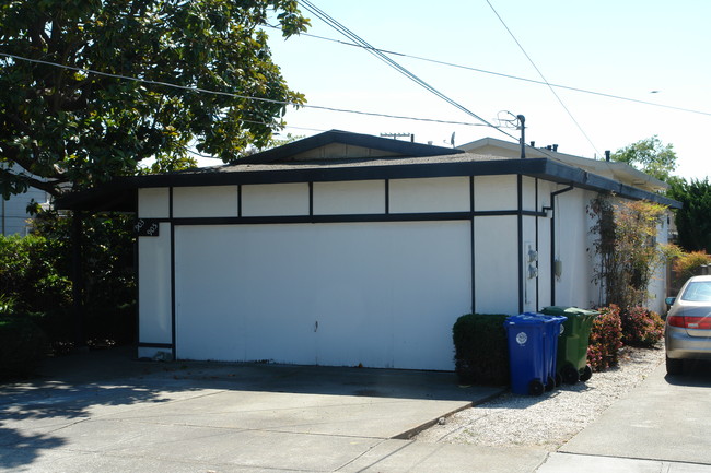 905 Elm St in El Cerrito, CA - Foto de edificio - Building Photo