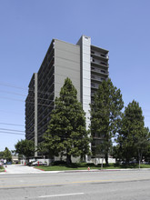 Community Garden Towers East & West in Orange, CA - Foto de edificio - Building Photo