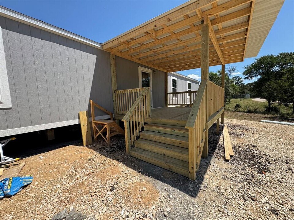 277 Elm Forest Loop in Cedar Creek, TX - Building Photo