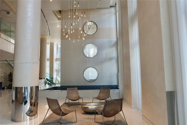 41 SE 5th St, Unit 1611 in Miami, FL - Foto de edificio - Building Photo