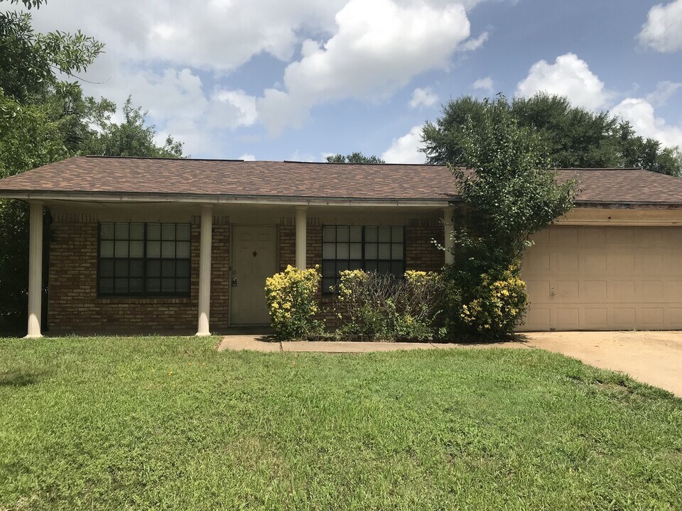4012 Shawnee Cir in Bryan, TX - Building Photo