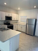 334 NE 1st St in Florida City, FL - Building Photo