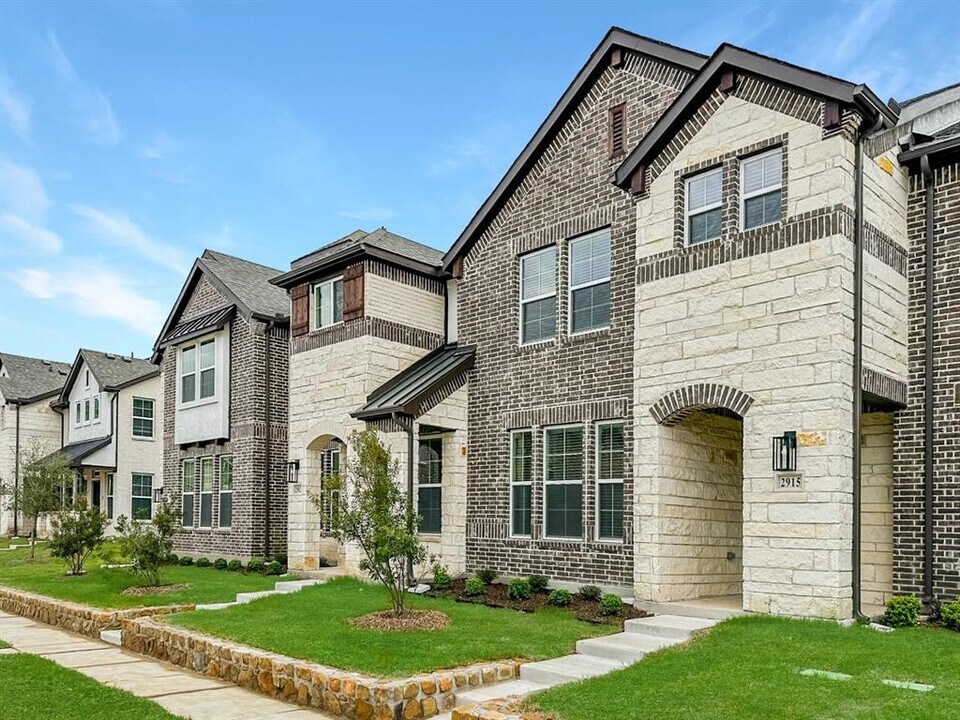 2930 Elle Dr in Grand Prairie, TX - Foto de edificio