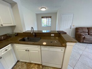 1170 Wildwood Lakes Blvd in Naples, FL - Building Photo - Building Photo