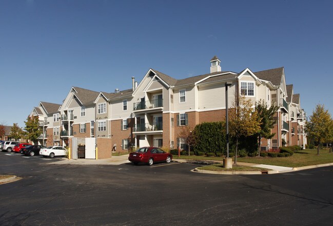 Meadowbrook Commons in Novi, MI - Foto de edificio - Building Photo