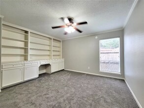 13811 Greenway Dr in Sugar Land, TX - Building Photo - Building Photo