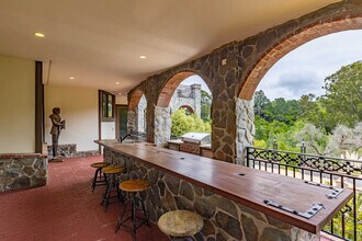40 Cinnamon Ct in Hillsborough, CA - Building Photo - Building Photo