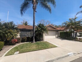 270 Manzanita Dr in Oceanside, CA - Building Photo