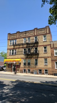 243 16th Ave in Newark, NJ - Foto de edificio - Building Photo